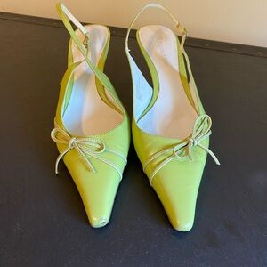 A Etinna Aigner Green Pointy Toe Kitten Heeled, Women’s Size 8.5M.